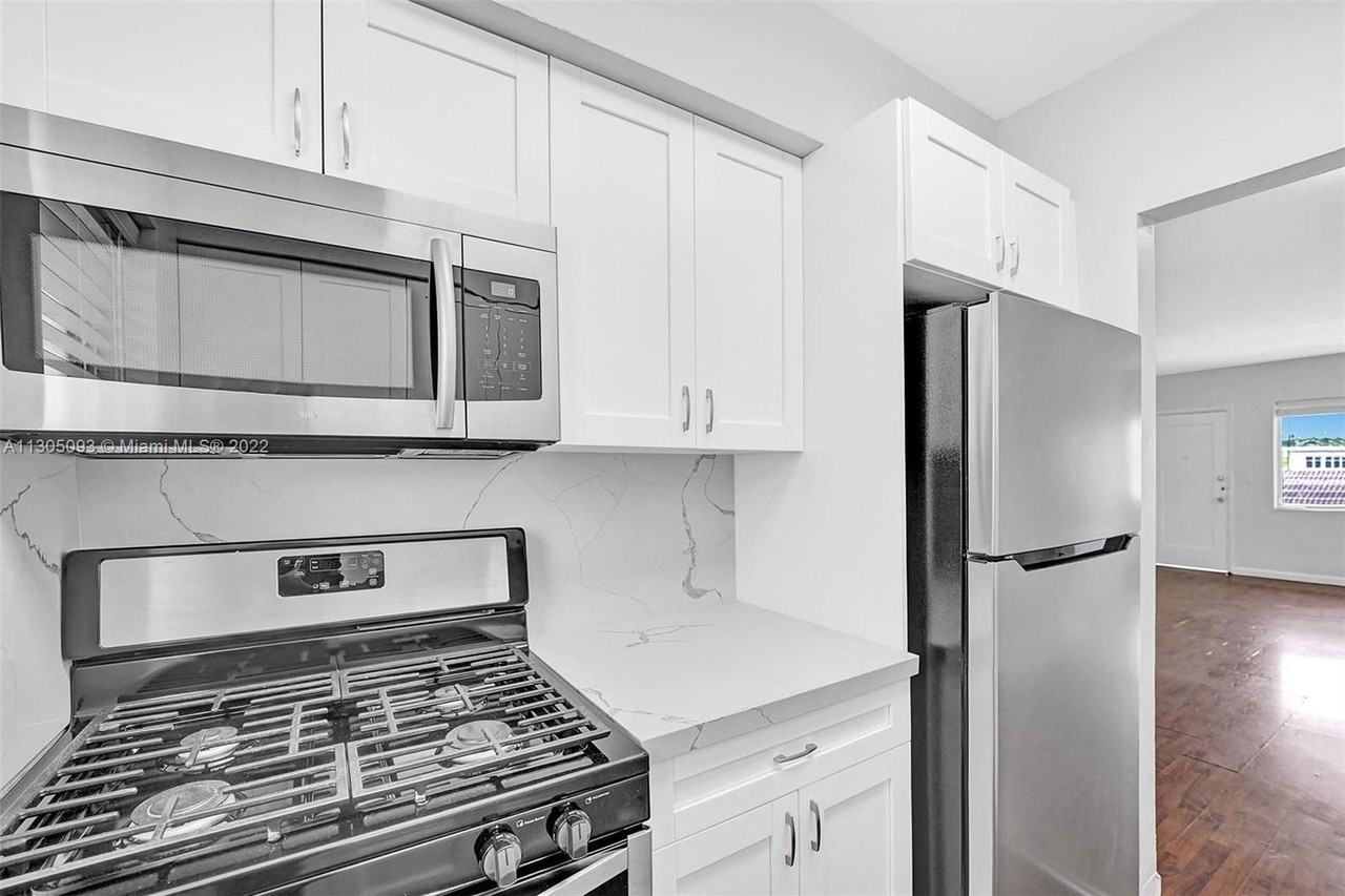 2250 Bay Dr - Photo 4 of 8