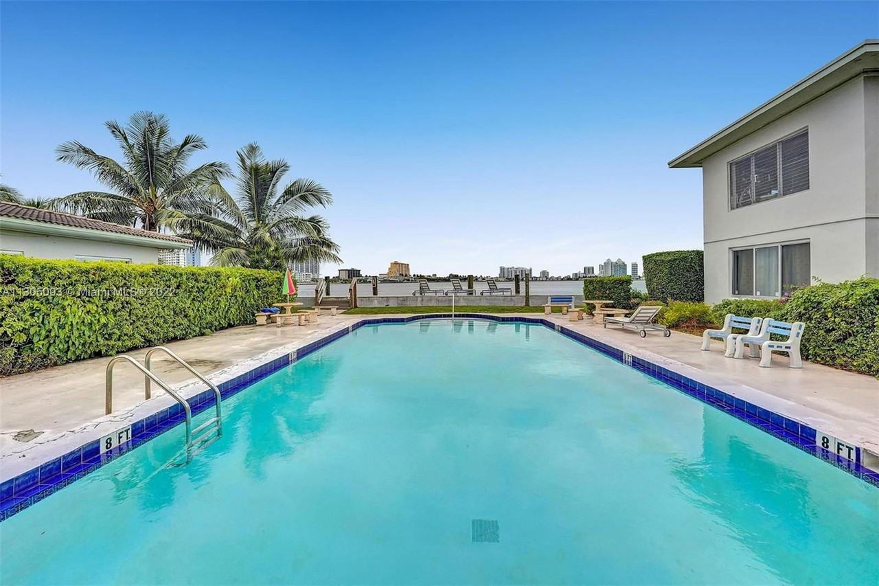 2250 Bay Dr - Photo 6 of 8