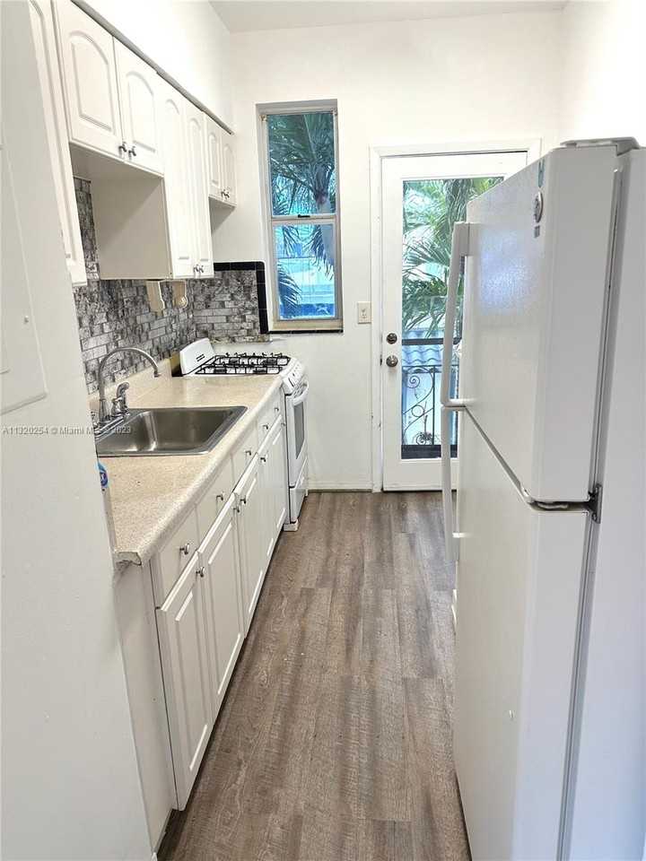 6945 Rue Vendome - Photo 5 of 6