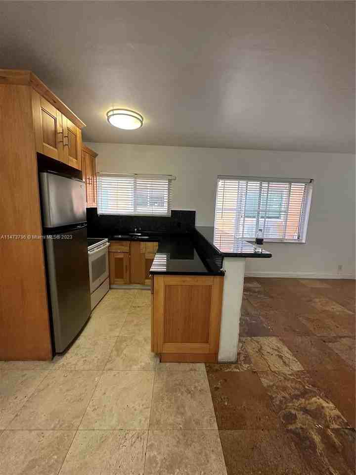 8010 Byron Ave - Photo 2 of 8