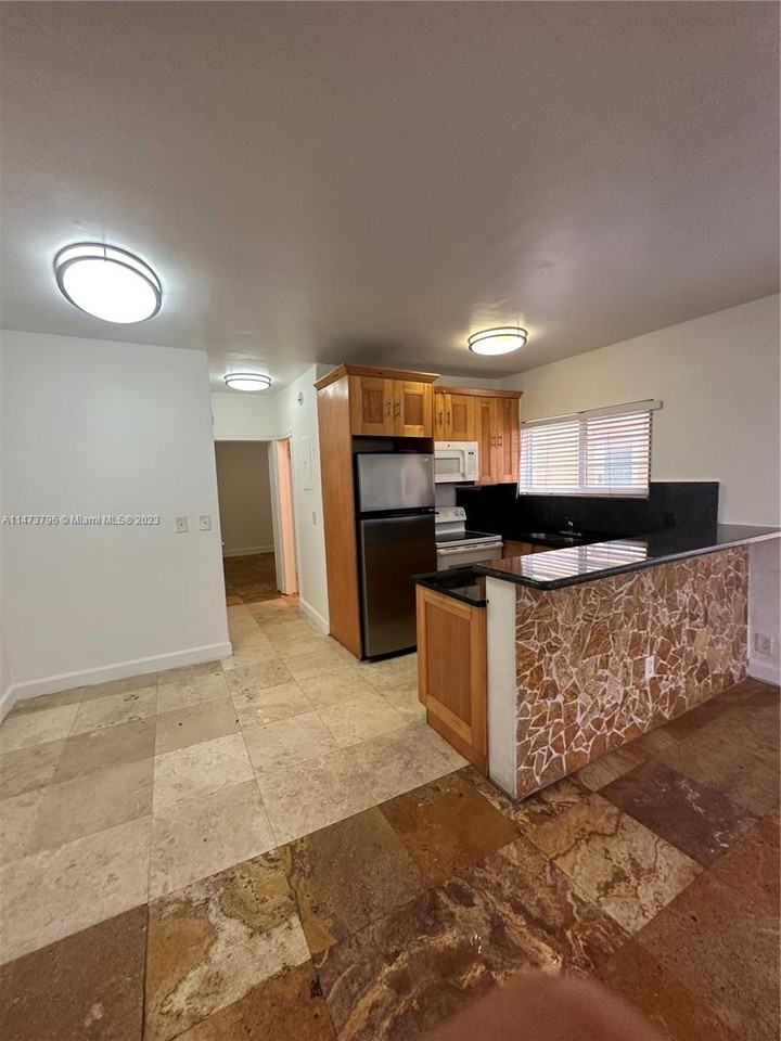 8010 Byron Ave - Photo 3 of 8