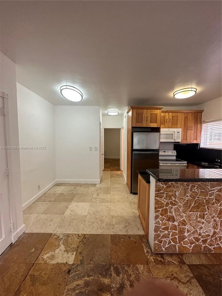 8010 Byron Ave - Photo 4 of 8