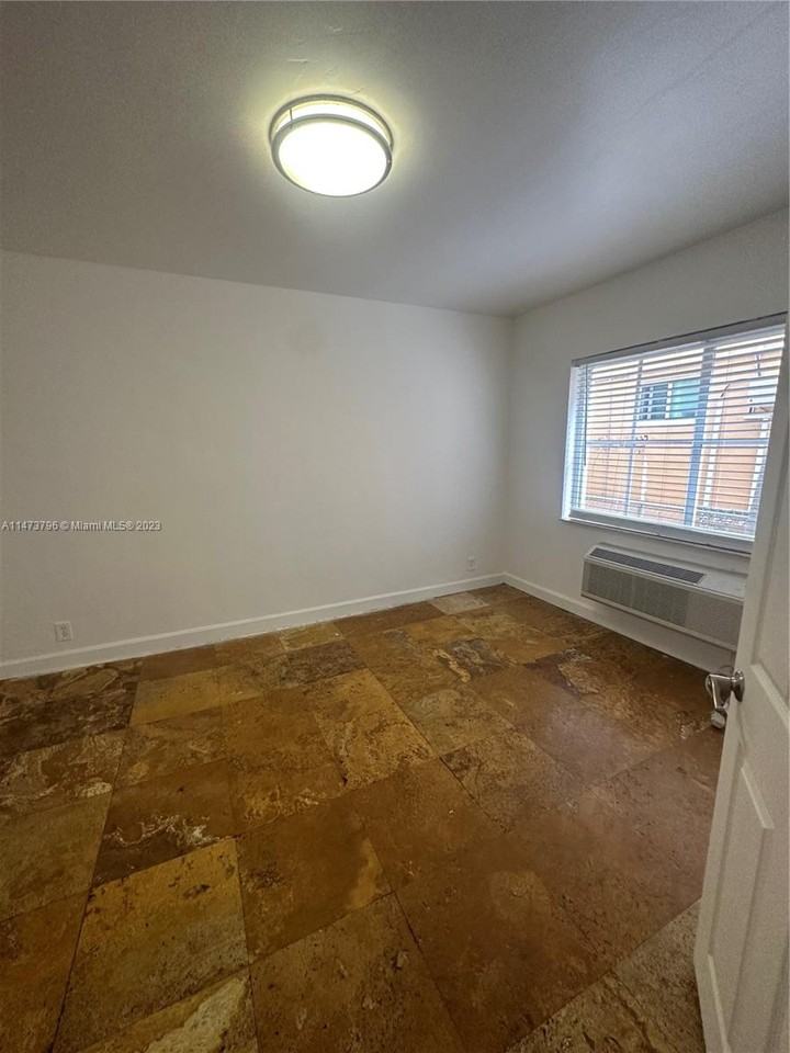 8010 Byron Ave - Photo 5 of 8