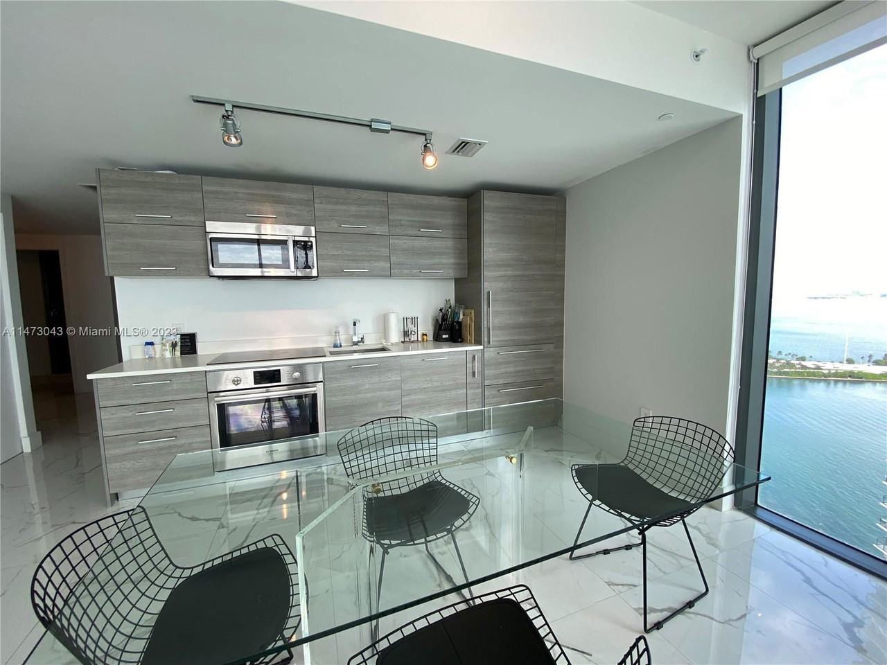 650 Ne 32nd St - Photo 4 of 8