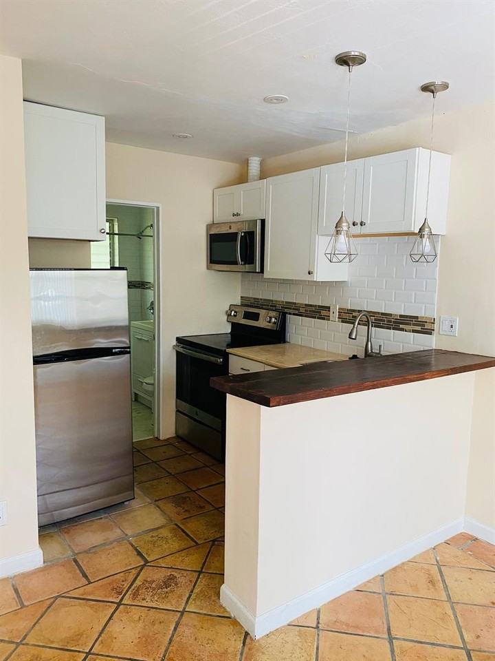 645 Ne 77th St - Photo 2 of 8