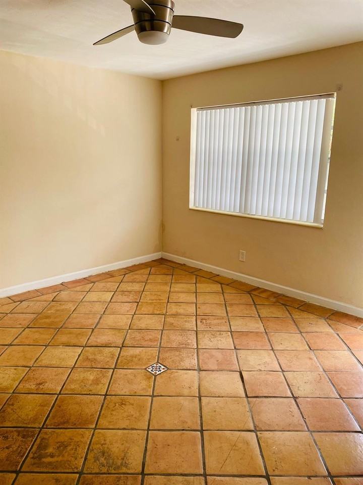 645 Ne 77th St - Photo 3 of 8