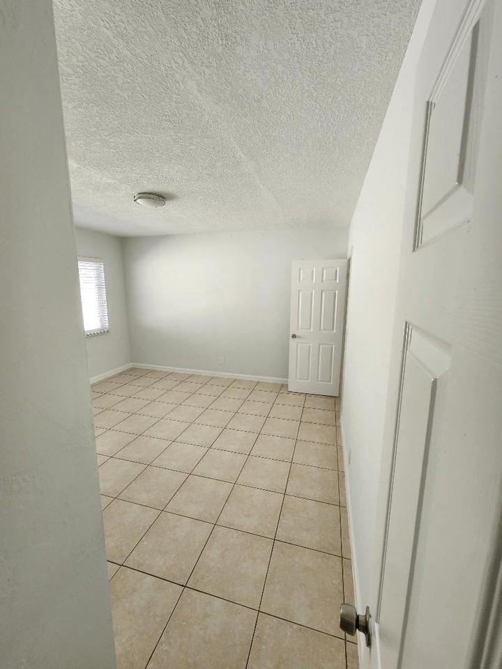 7311 Byron Ave - Photo 6 of 8