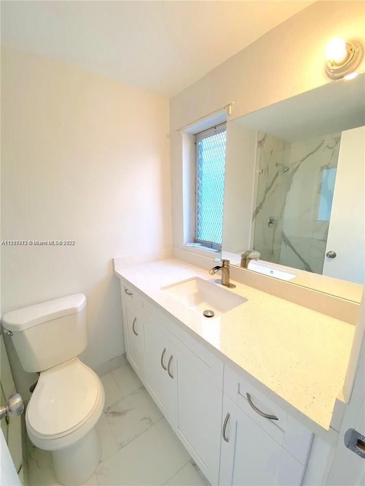 7300 Byron Ave - Photo 5 of 6