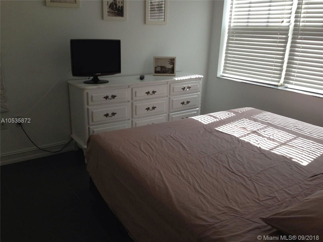 1255 Pennsylvania Ave - Photo 2 of 7