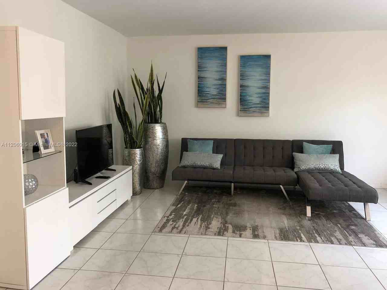 1255 Marseille Dr - Photo 3 of 4