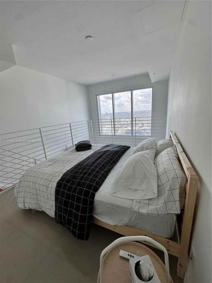 60 Sw 13th St #2807 - Photo 3 of 8