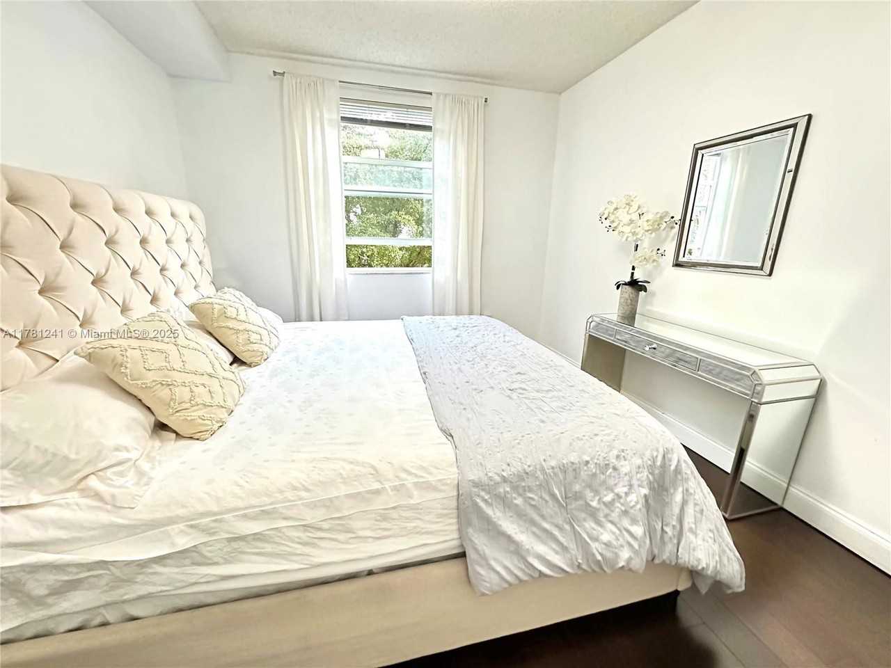 17145 N Bay Rd #4311 - Photo 2 of 8