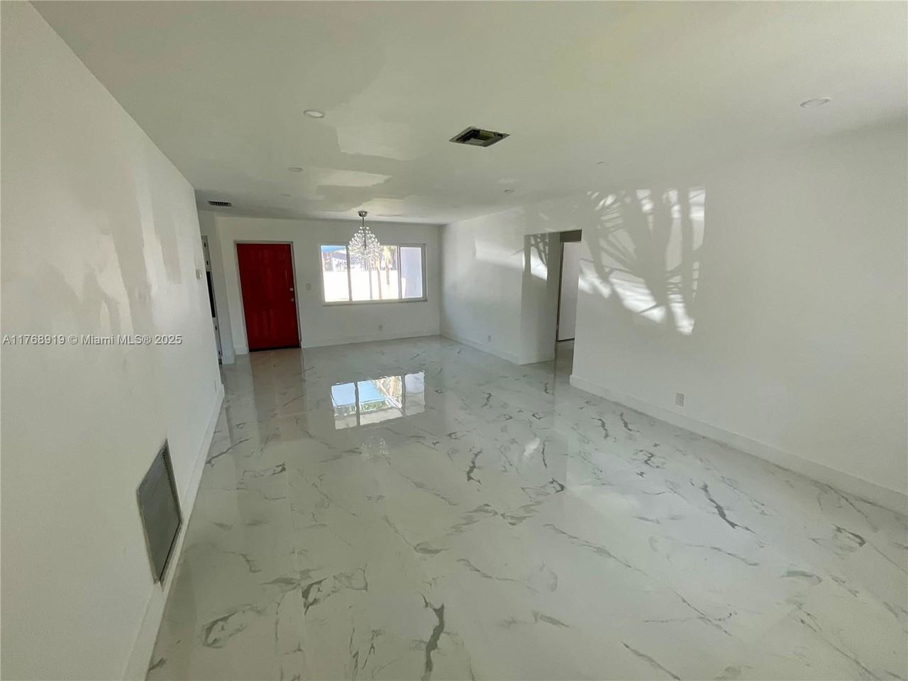 1443 Harding St - Photo 3 of 8