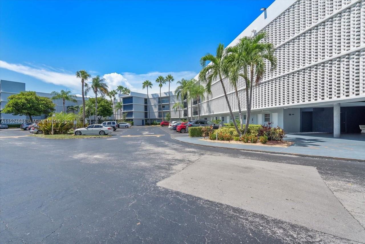 873 Northeast 195th Street - Photo 4 of 8