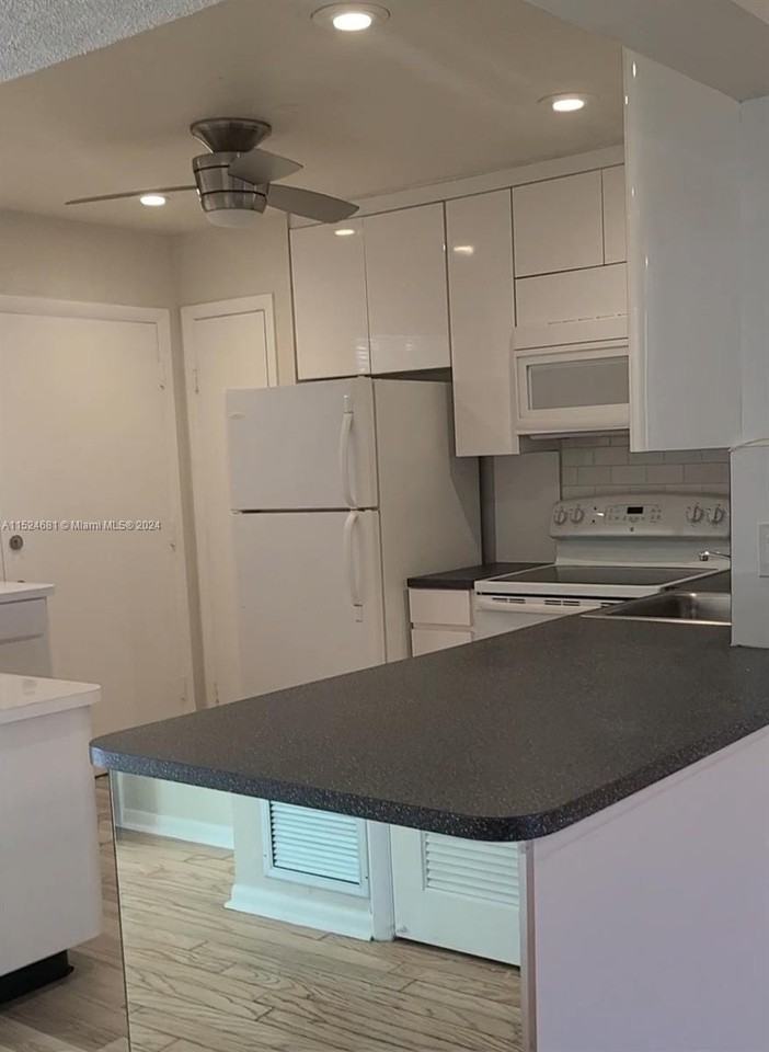 873 Northeast 195th Street - Photo 7 of 8