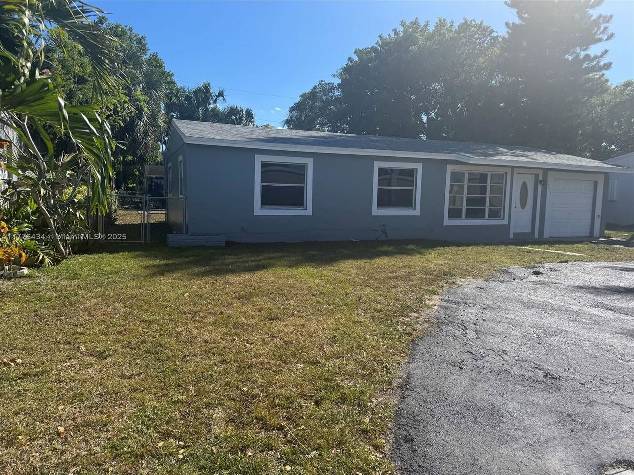 6430 Sw 15th St - Photo 2 of 8