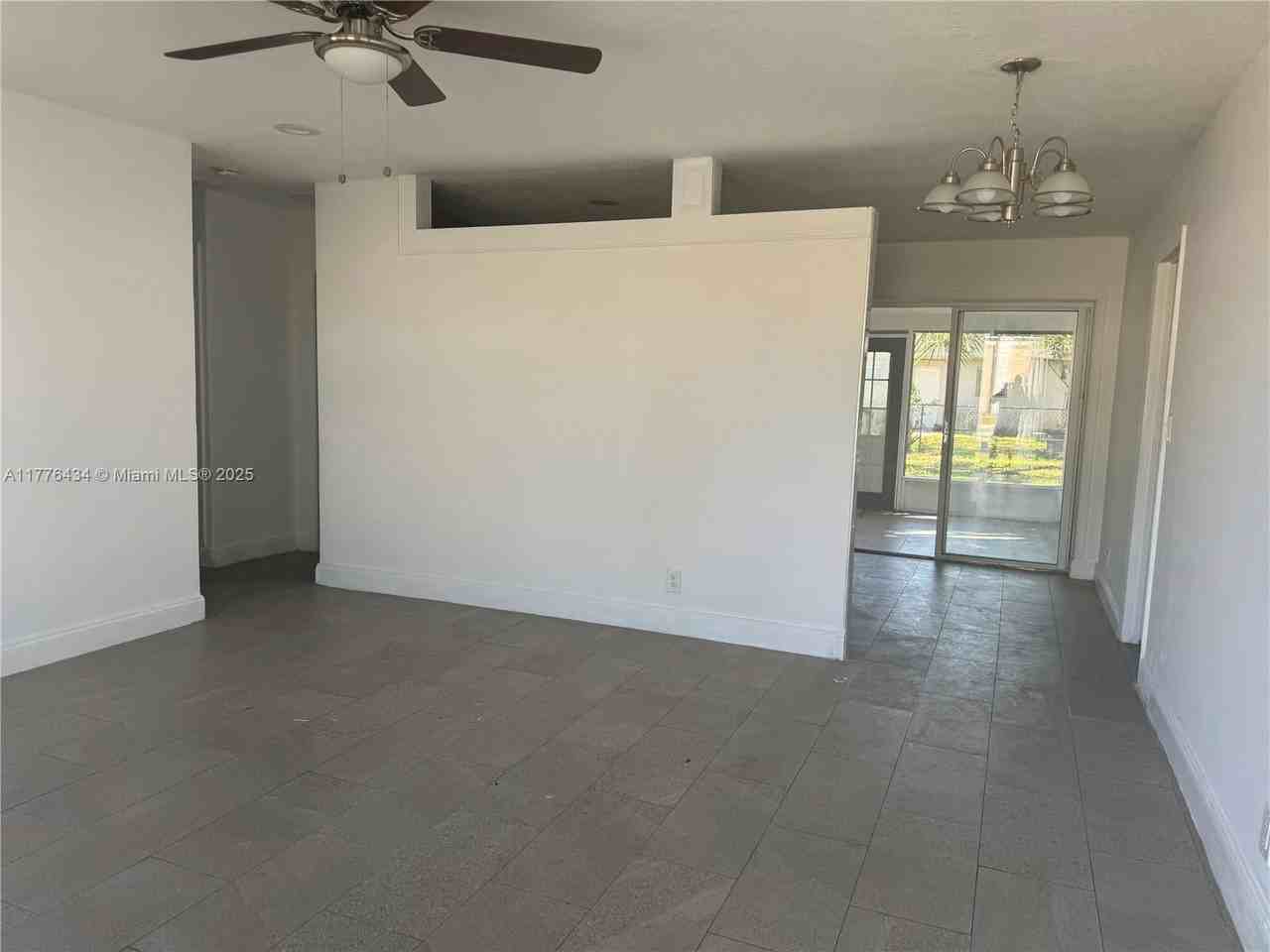 6430 Sw 15th St - Photo 3 of 8