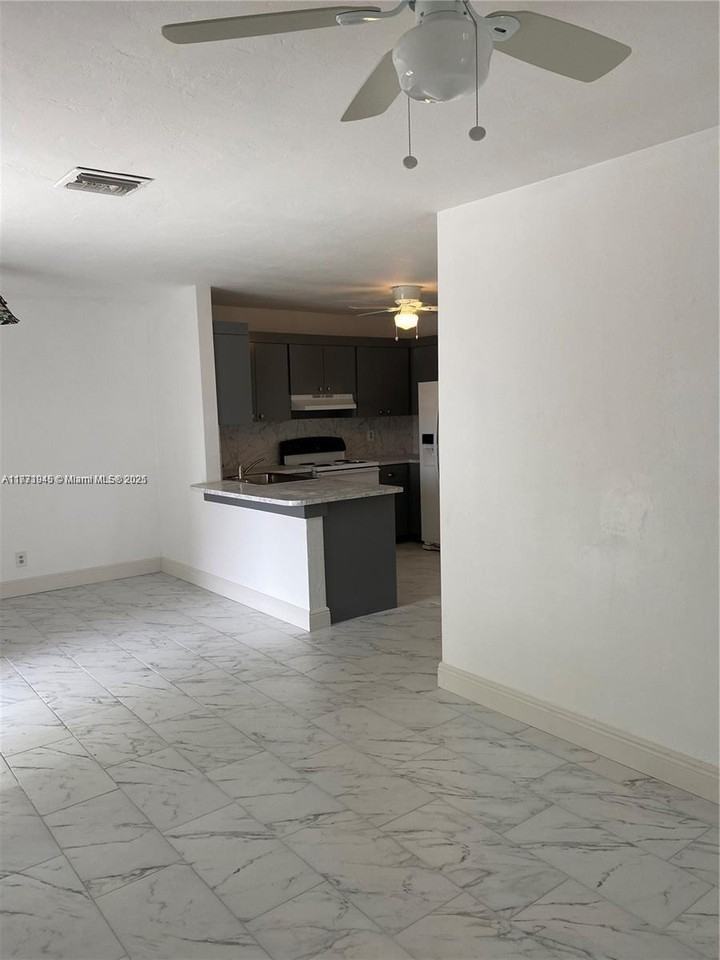 6800 Sw 18th Ct #1 - Photo 3 of 8