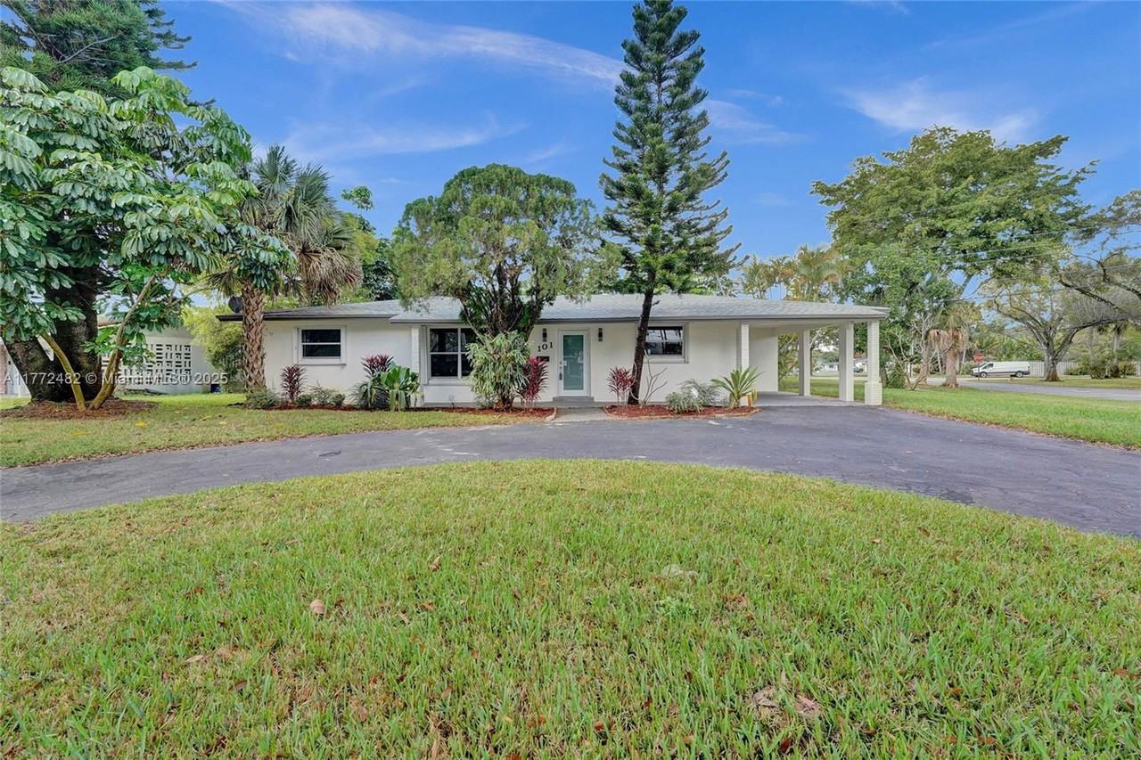 101 Sw 53rd Ave - Photo 2 of 8