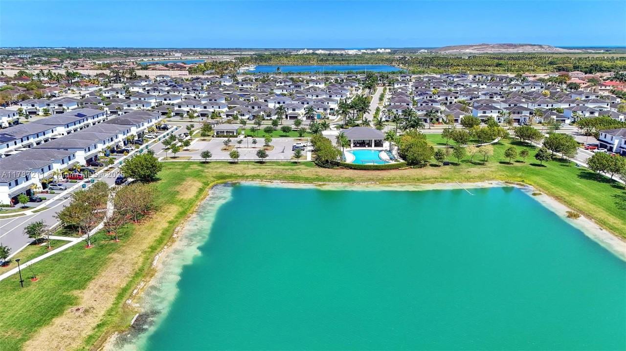 23310 Sw 110th Ave - Photo 3 of 8