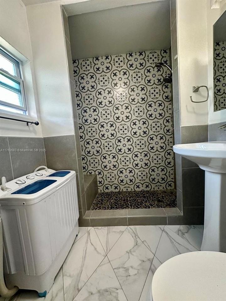 10011 Sw 43rd St #1 - Photo 2 of 8