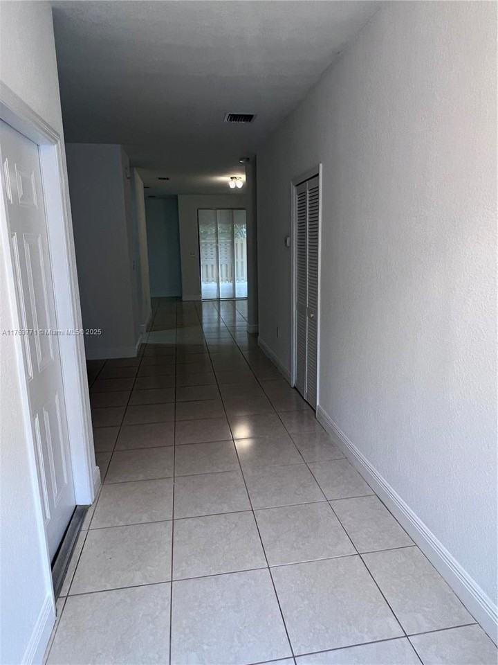 9801 Nw 9th St #9801 - Photo 2 of 7