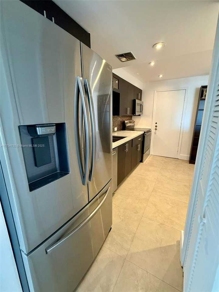 1080 94th St #602 - Photo 3 of 8