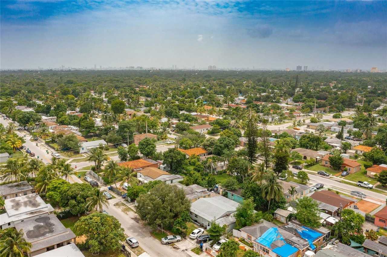 530 Nw 109th St - Photo 2 of 8