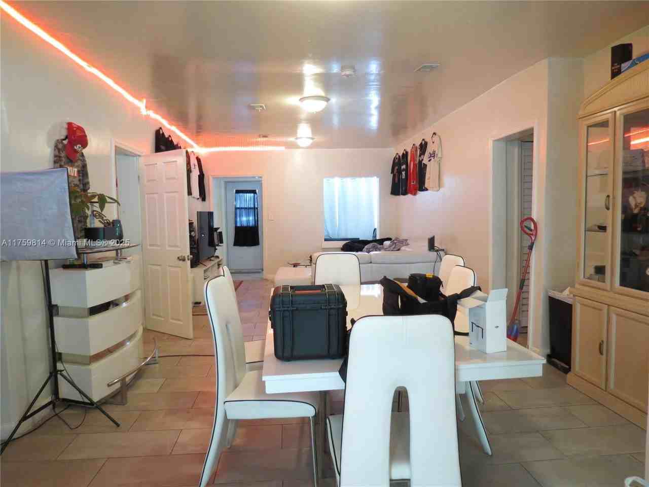 530 Nw 109th St - Photo 3 of 8