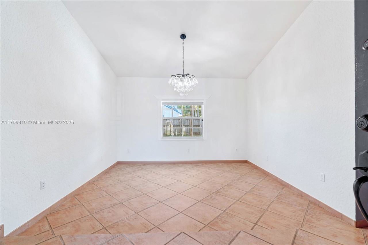 14242 Sw 46th Ter - Photo 2 of 8