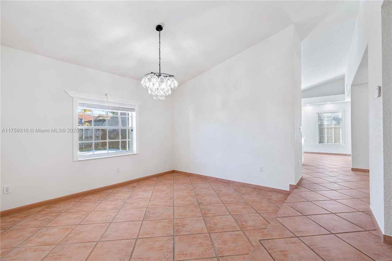 14242 Sw 46th Ter - Photo 3 of 8