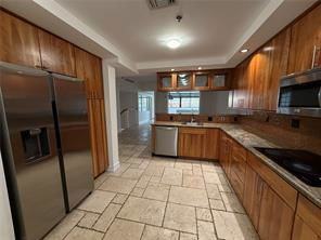 494 Poinciana Dr - Photo 3 of 8