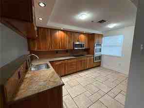 494 Poinciana Dr - Photo 4 of 8