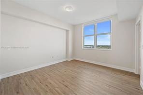 3387 Northeast 190th Street - Photo 6 of 8