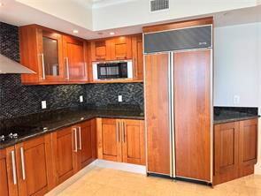 3367 Ne 183rd St - Photo 4 of 8