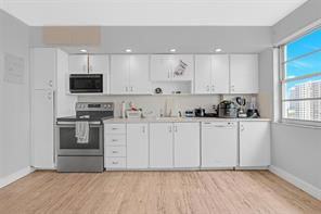 2894 Ne 183rd St - Photo 2 of 8