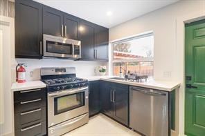 2289 Cleveland St - Photo 7 of 8