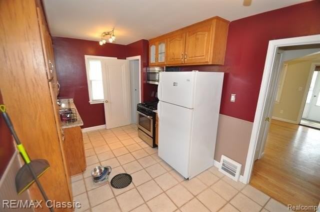 1208 N Wilson Ave - Photo 2 of 14