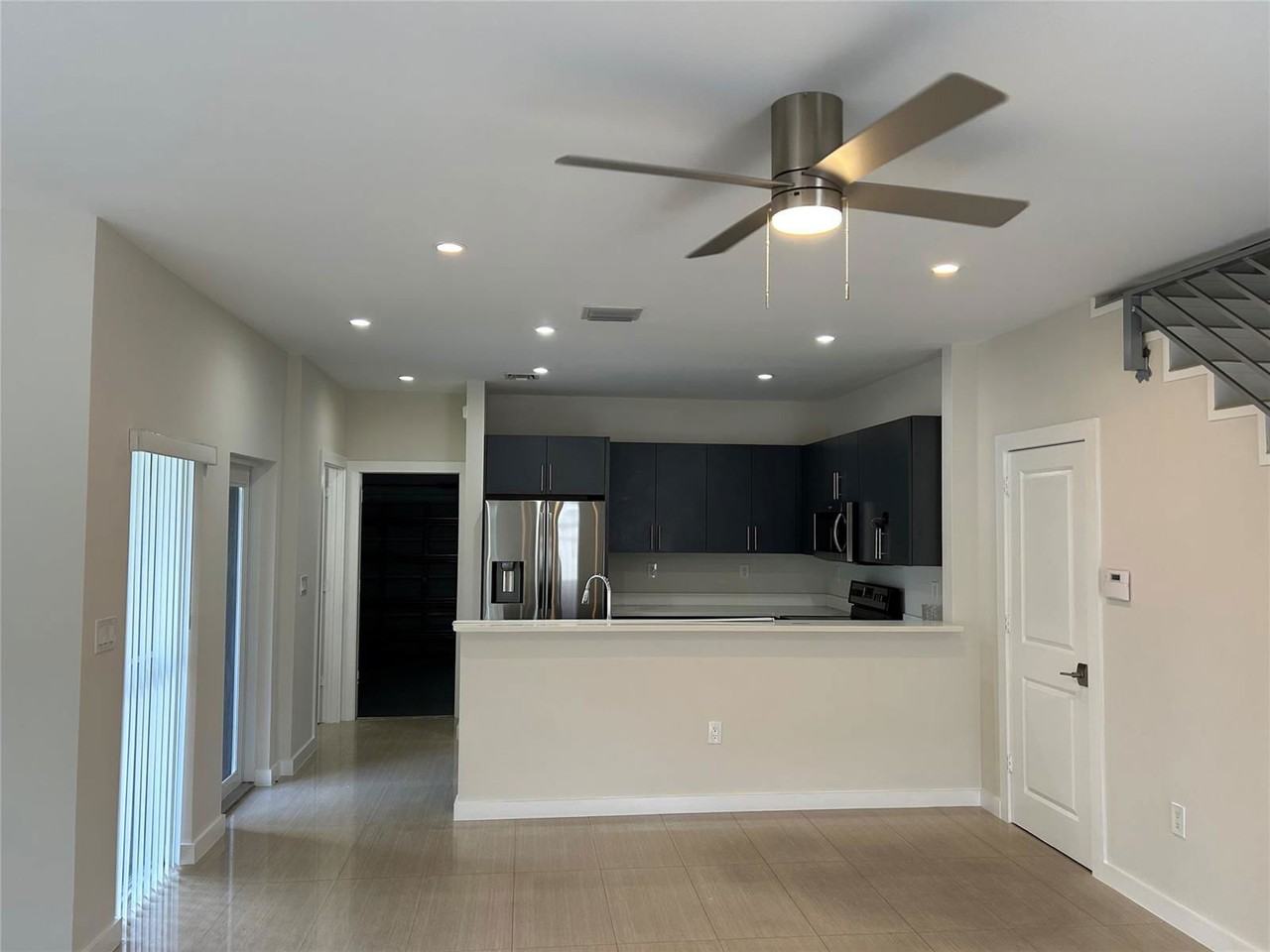 420 Se 16th St #420 - Photo 3 of 8