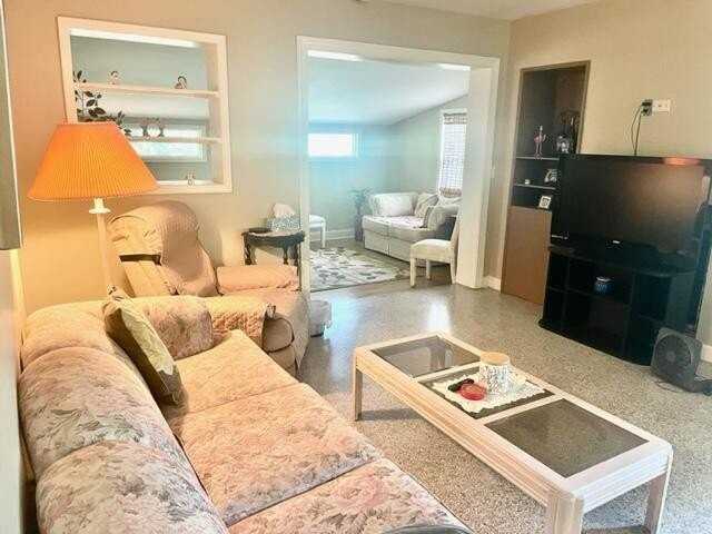 705 18th Ave - Photo 4 of 11