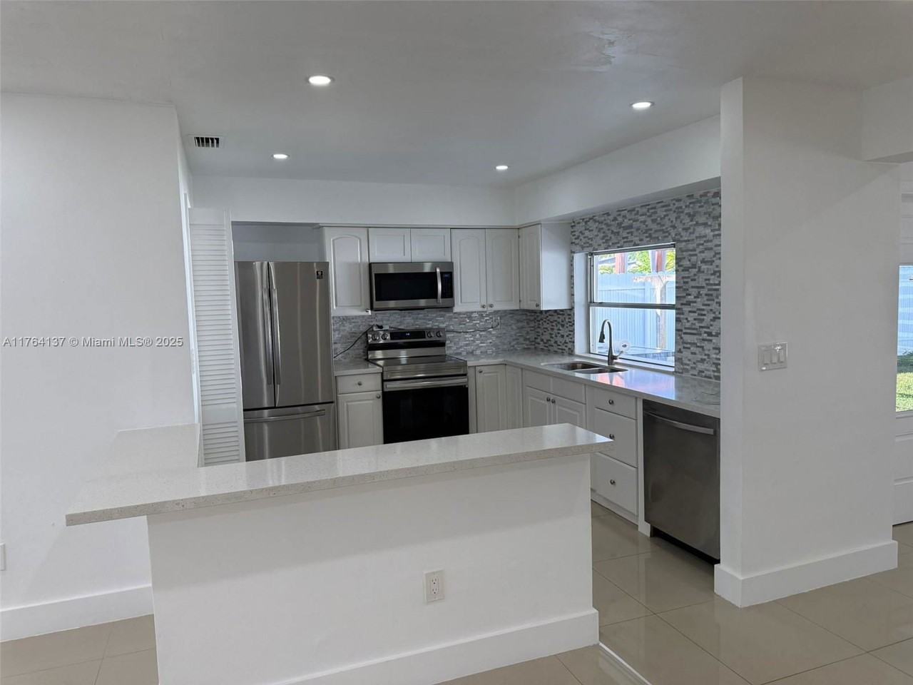 8811 Nw 15th Ct #8811 - Photo 3 of 8