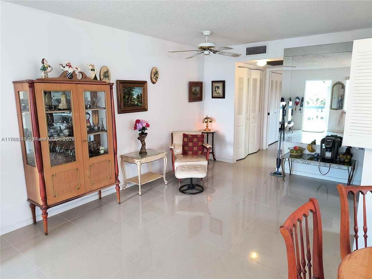 308 Markham N #308 - Photo 3 of 8