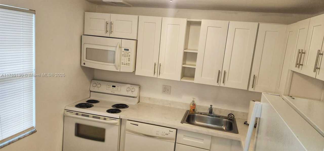 1015 Country Club Dr #207 - Photo 2 of 8