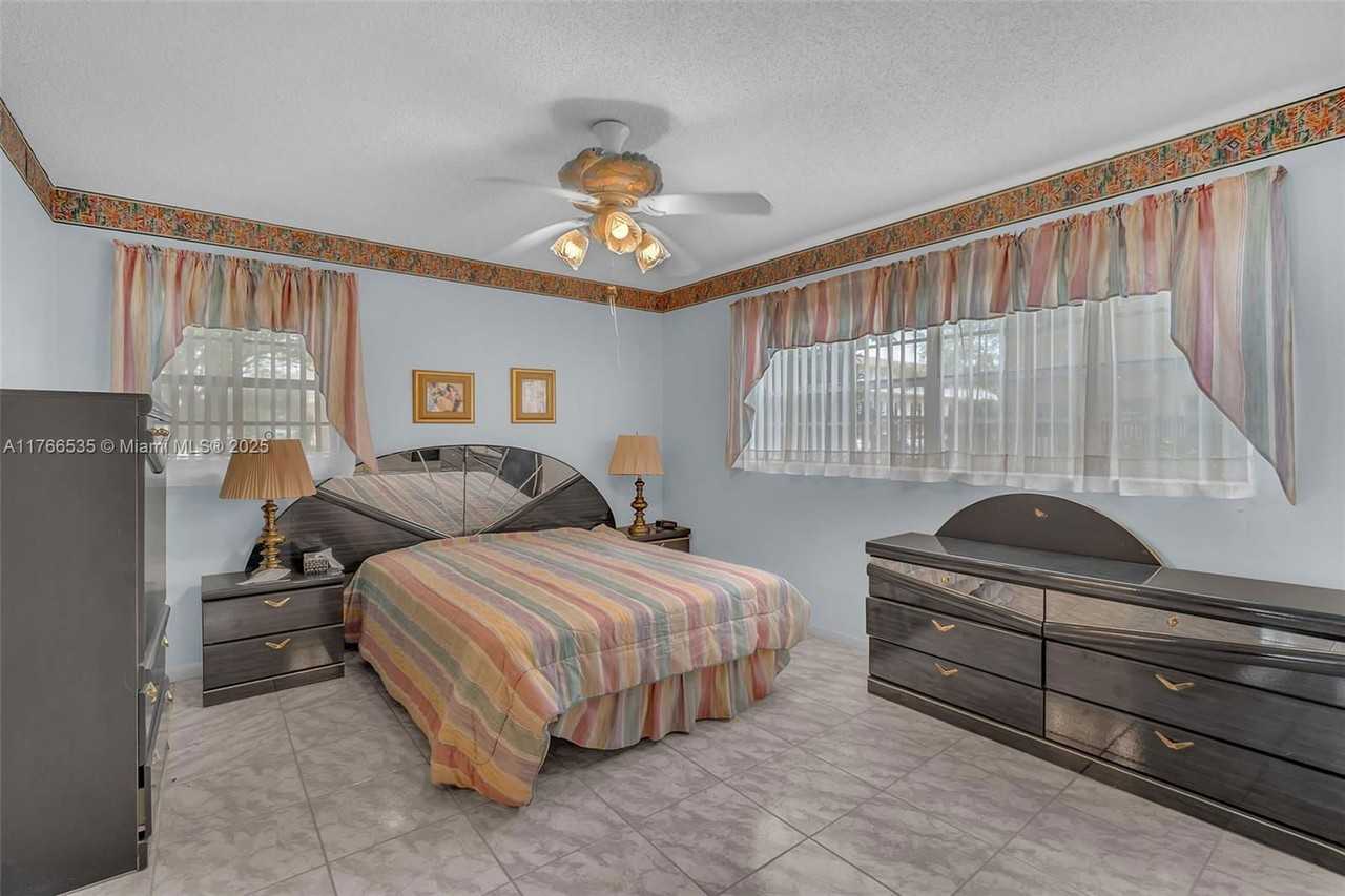 4701 Nw 34th St #401 - Photo 3 of 8