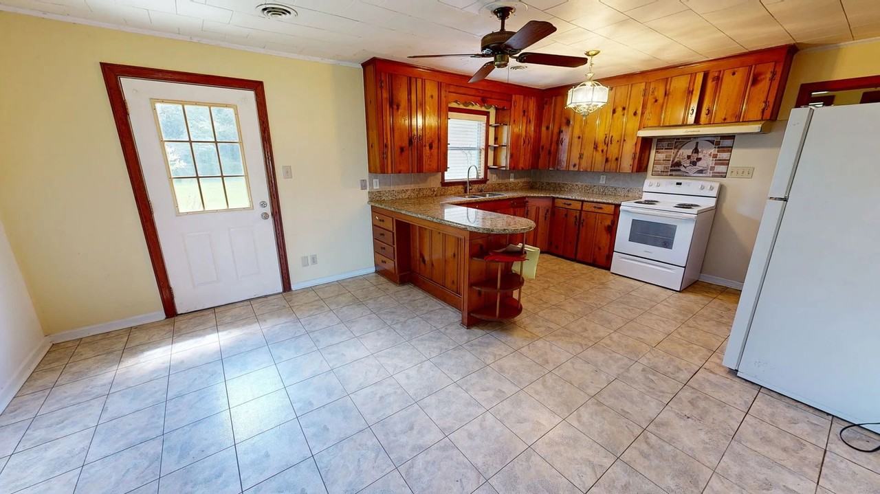 1815 Memory Ln - Photo 3 of 8