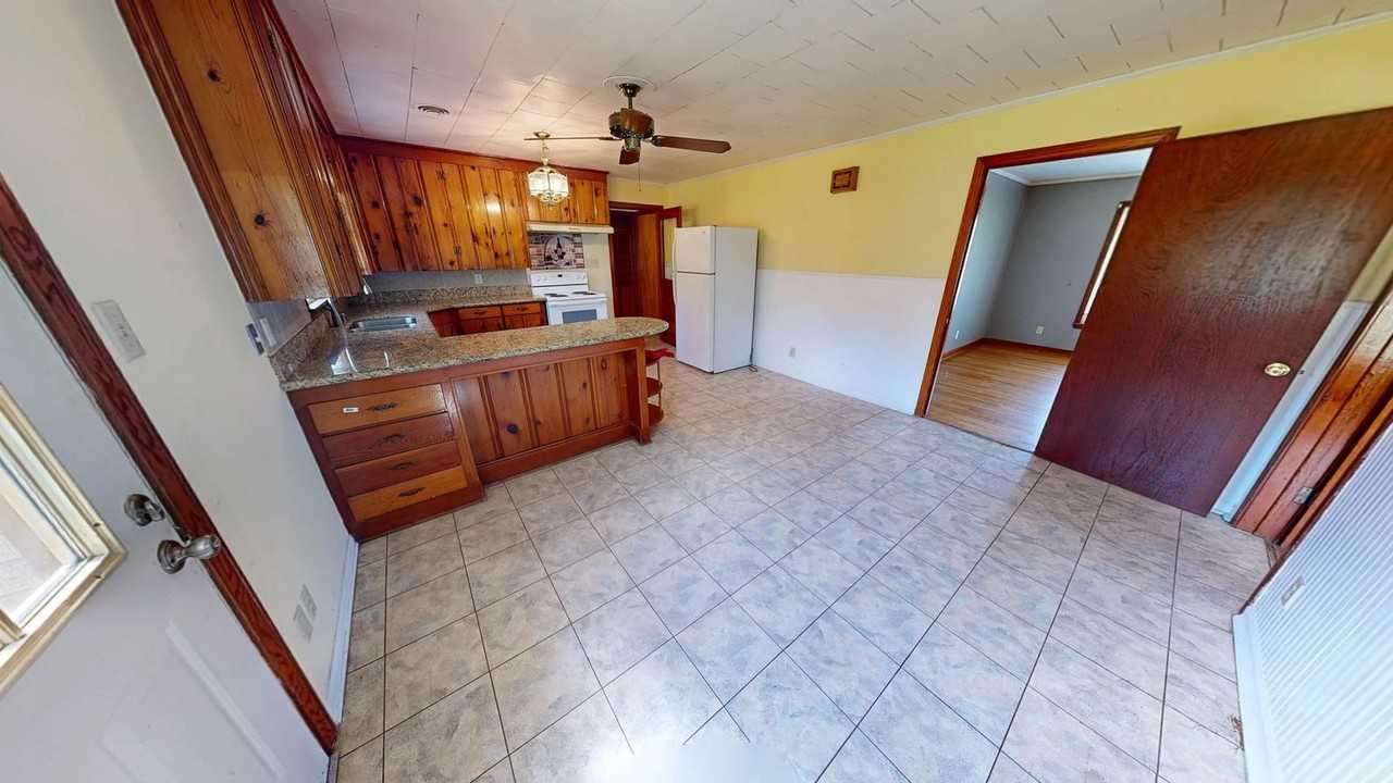 1815 Memory Ln - Photo 4 of 8