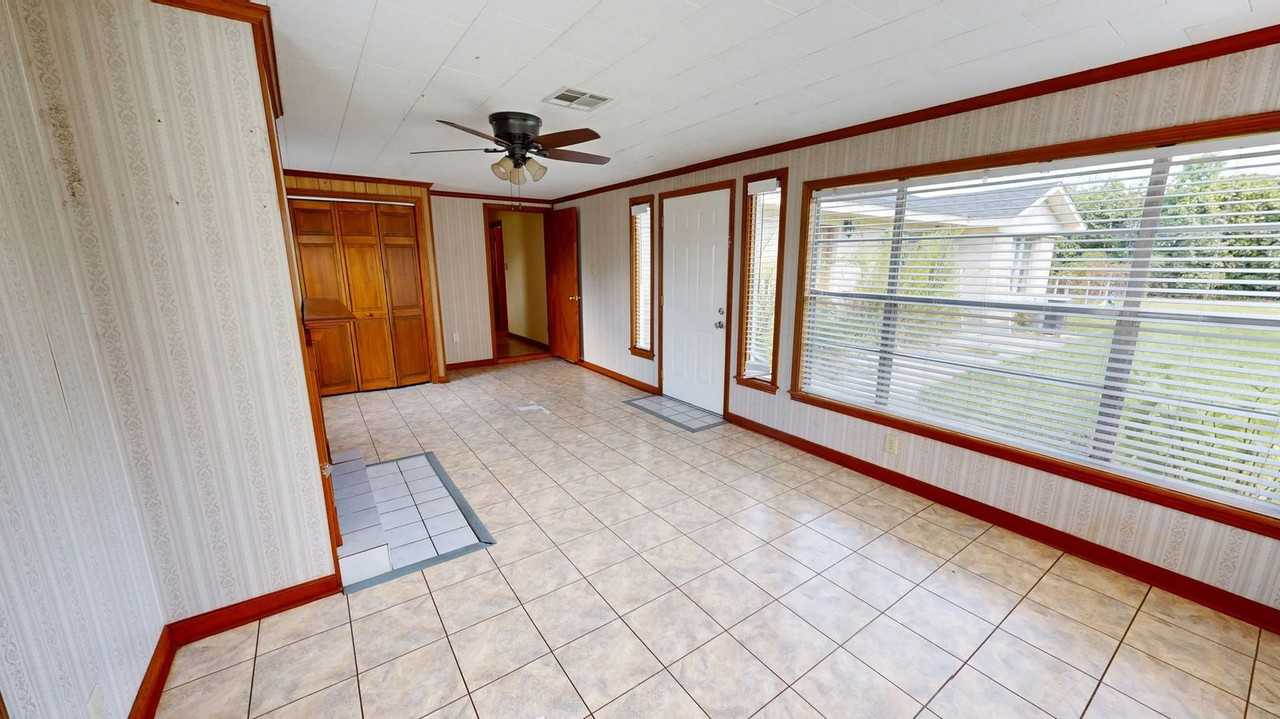 1815 Memory Ln - Photo 5 of 8