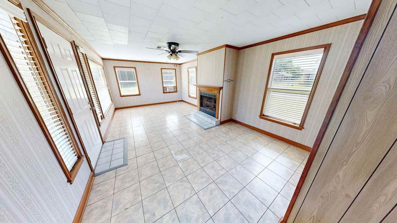 1815 Memory Ln - Photo 6 of 8