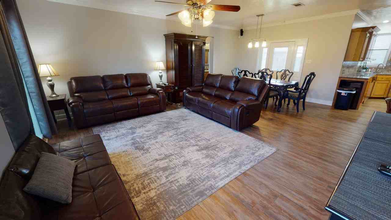 617 E School St #A - Photo 4 of 8