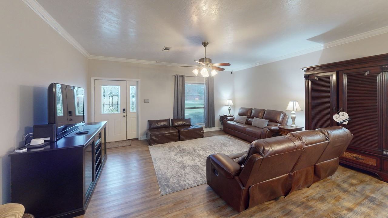 617 E School St #A - Photo 6 of 8